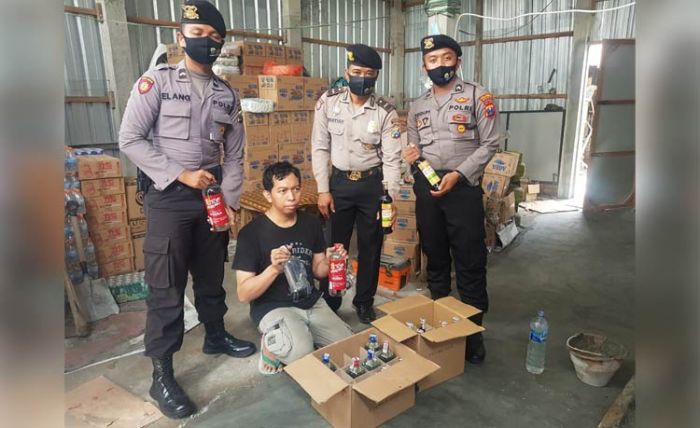 Razia Miras di Sidoarjo, Satsabhara Sita Puluhan Botol dan Amankan 3 Penjual