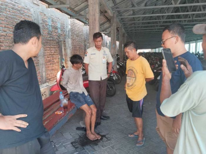 Ngaku Pengangguran, Pria ini Dihajar Massa Usai Curi HP di Sidotopo Surabaya Ngaku Pengangguran, Pria ini Dihajar Massa Usai Curi HP di Sidotopo Surabaya