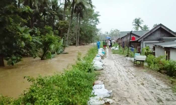 Ratusan KK Desa Tanjungsari Pacitan Diungsikan Ratusan KK Desa Tanjungsari Pacitan Diungsikan
