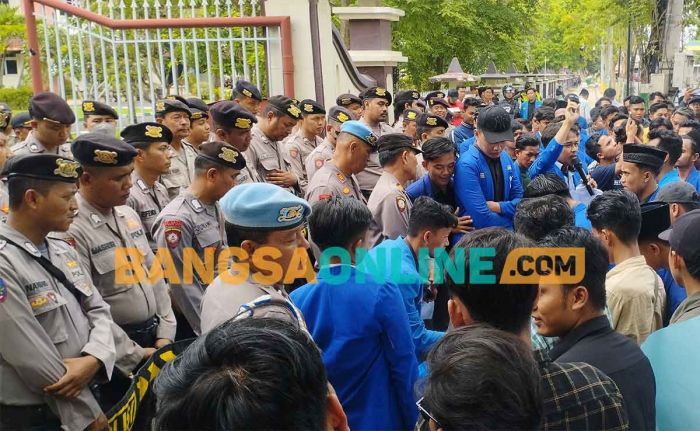 Pupuk Subsidi Langka, PC PMII Pamekasan Geruduk Kantor Bupati Pupuk Subsidi Langka, PC PMII Pamekasan Geruduk Kantor Bupati