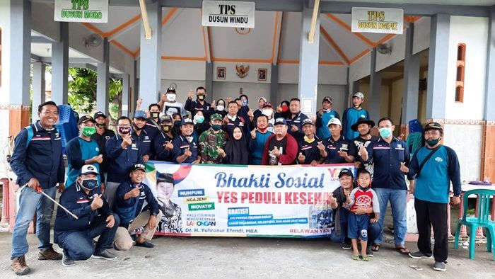 Peduli Kesehatan Warga, Relawan Yuhronur Bagikan Masker dan Disinfektan Peduli Kesehatan Warga, Relawan Yuhronur Bagikan Masker dan Disinfektan
