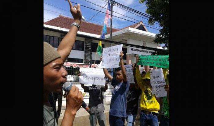 ​Lelet Tangani Korupsi, Kejari Sumenep Jadi Sasaran Demo Aktivis-Mahasiswa