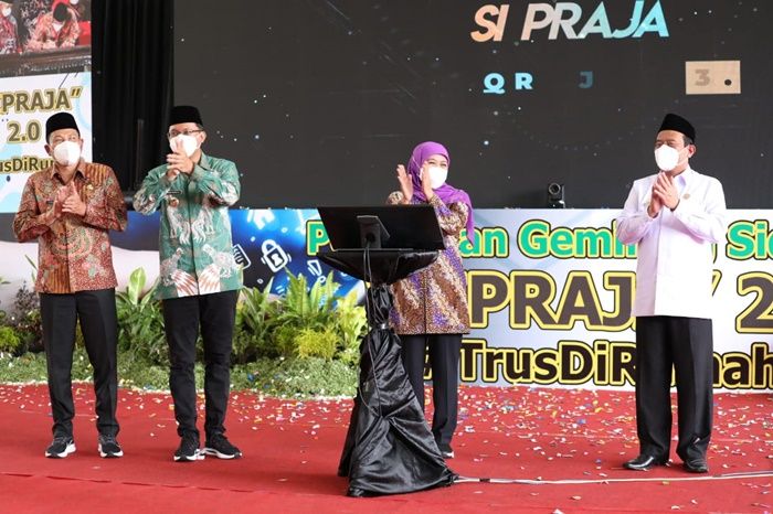 Gubernur Khofifah Sebut SiPraja Sebagai Mal Pelayanan Publik Virtual Pertama di Jatim Gubernur Khofifah Sebut SiPraja Sebagai Mal Pelayanan Publik Virtual Pertama di Jatim
