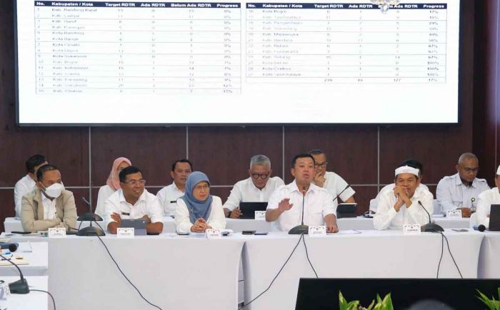 Evaluasi Tata Ruang di Jawa Barat, Menteri ATR/BPN akan Terbitkan Sertifikat HPL di Sempadan Sungai Evaluasi Tata Ruang di Jawa Barat, Menteri ATR/BPN akan Terbitkan Sertifikat HPL di Sempadan Sungai