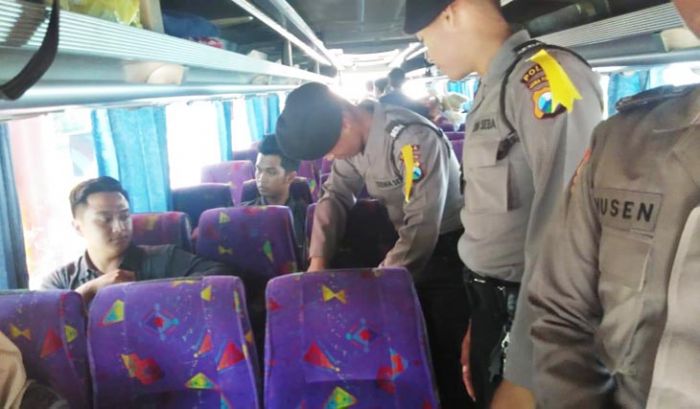 Sekat Pergerakan Bonek, Polres Probolinggo Kota Razia Bus Antar Kota