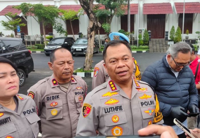 Petugas Gabungan Gagalkan Pengiriman Rokok Ilegal di Suramadu, Kerugian Negara Capai Miliaran Rupiah Petugas Gabungan Gagalkan Pengiriman Rokok Ilegal di Suramadu, Kerugian Negara Capai Miliaran Rupiah