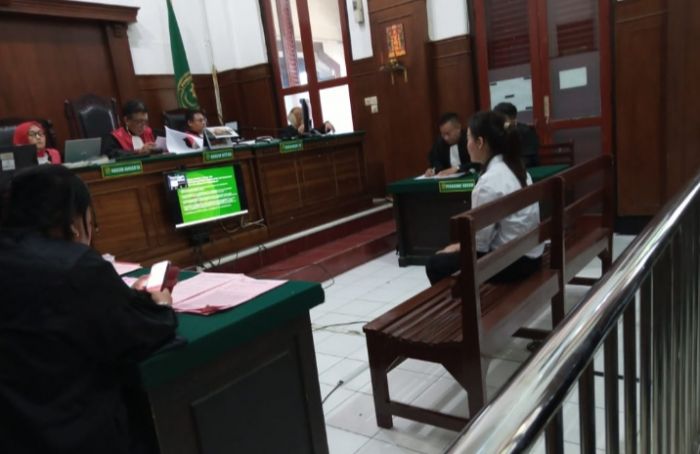 Gelapkan Perabotan Milik Kakak, Juliana Divonis 3 Bulan Penjara oleh Majelis Hakim PN Surabaya Gelapkan Perabotan Milik Kakak, Juliana Divonis 3 Bulan Penjara oleh Majelis Hakim PN Surabaya