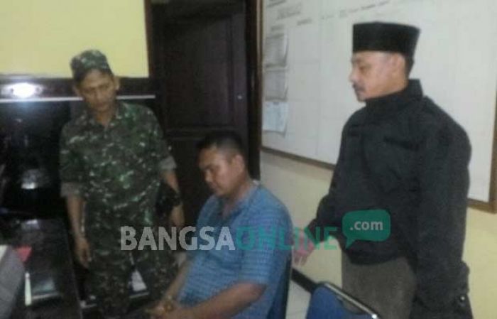 Pasangan Selingkuh Digerebek Warga Desa Pamaroh, Pamekasan Pasangan Selingkuh Digerebek Warga Desa Pamaroh, Pamekasan