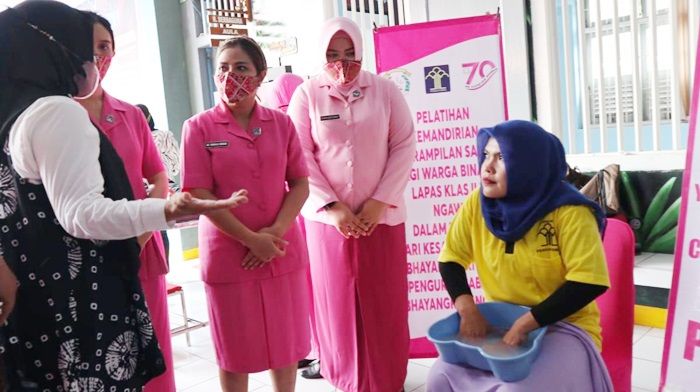 Bhayangkari Cabang Ngawi Berikan Pelatihan Keterampilan Salon bagi Warga Binaan Wanita Lapas