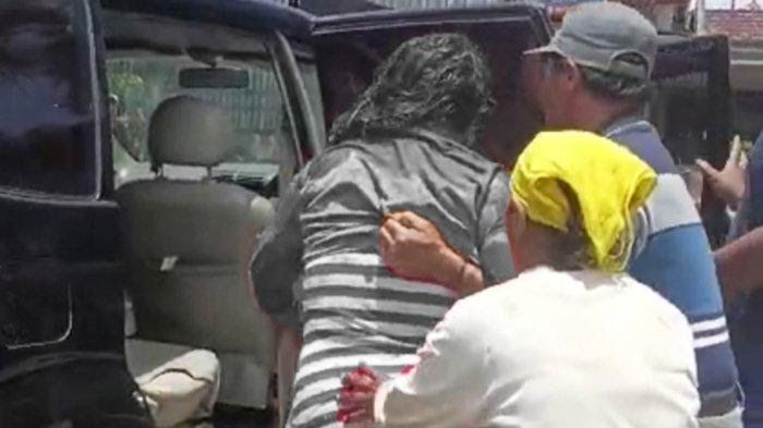 Gegara Tak Dipinjami HP, Pria di Blitar Tega Bacok Istri Berkali-kali hingga Jari Putus Gegara Tak Dipinjami HP, Pria di Blitar Tega Bacok Istri Berkali-kali hingga Jari Putus