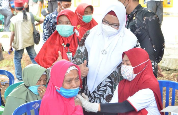 Ngantor di Desa Kumalasa Bawean, Wakil Bupati Gresik Lakukan Ini Ngantor di Desa Kumalasa Bawean, Wakil Bupati Gresik Lakukan Ini