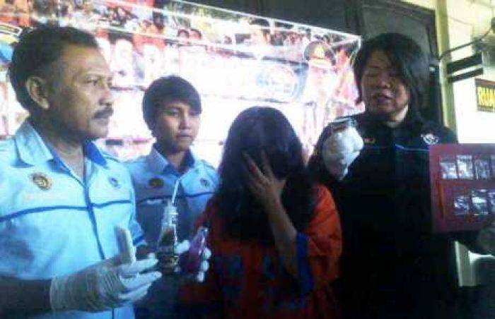 Anak Masuk Penjara, Janda Kesepian di Surabaya Edarkan Sabu, Akhirnya Dibekuk Juga Anak Masuk Penjara, Janda Kesepian di Surabaya Edarkan Sabu, Akhirnya Dibekuk Juga