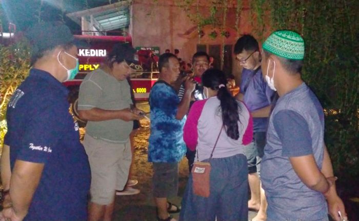 Cemburu Istrinya Punya PIL, Pria di Kediri Cekik Istri, Lalu Bakar Rumah Cemburu Istrinya Punya PIL, Pria di Kediri Cekik Istri, Lalu Bakar Rumah