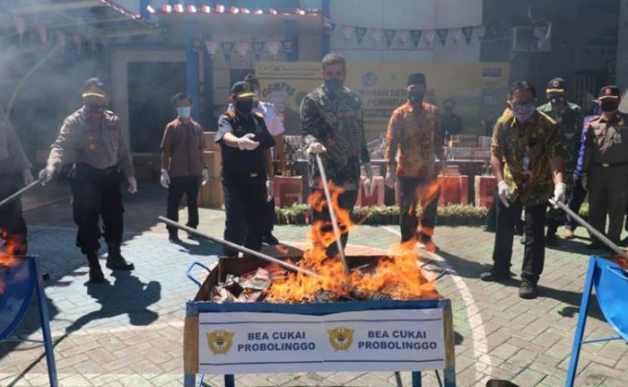 Bea Cukai Probolinggo Musnahkan Rokok Ilegal Senilai Rp 500 Juta Bea Cukai Probolinggo Musnahkan Rokok Ilegal Senilai Rp 500 Juta
