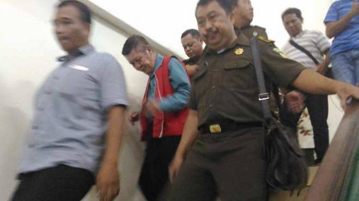 Sehari, Kejari Sidoarjo Jebloskan Dua Tersangka Korupsi, Rekanan PDAM DTS dan Bendahara Desa Pilang Sehari, Kejari Sidoarjo Jebloskan Dua Tersangka Korupsi, Rekanan PDAM DTS dan Bendahara Desa Pilang