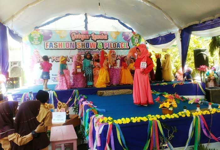 Puluhan Bocah Ramaikan Lomba Fashion Show dan Pildacil di Senori