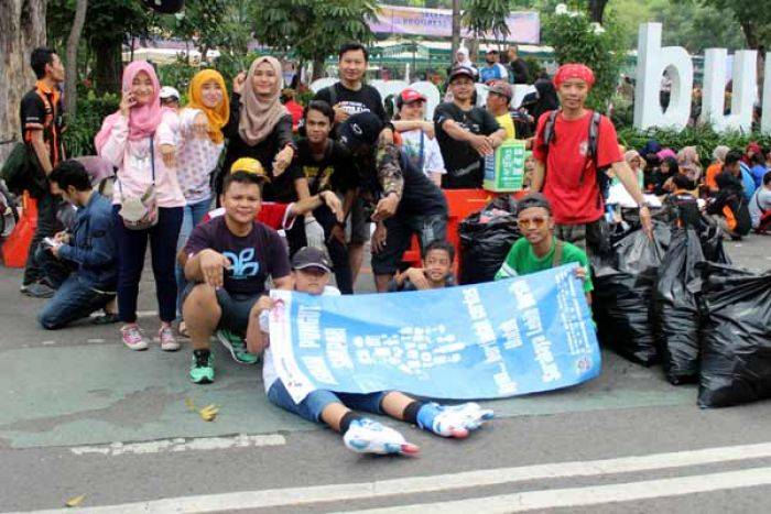 Pungut Sampah Berhadiah Oli, Terobosan dari Club Motor Kuntul Pungut Sampah Berhadiah Oli, Terobosan dari Club Motor Kuntul
