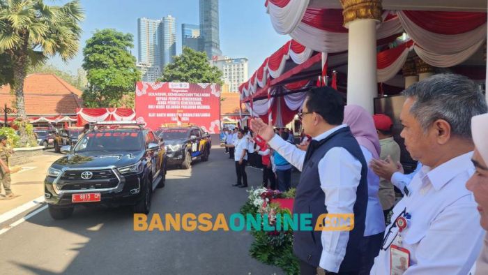 Berangkatkan TSK dan TAGANA, Pj Gubernur Jatim: Tali Asih untuk Perintis Kemerdekaan dan Keluarga Berangkatkan TSK dan TAGANA, Pj Gubernur Jatim: Tali Asih untuk Perintis Kemerdekaan dan Keluarga