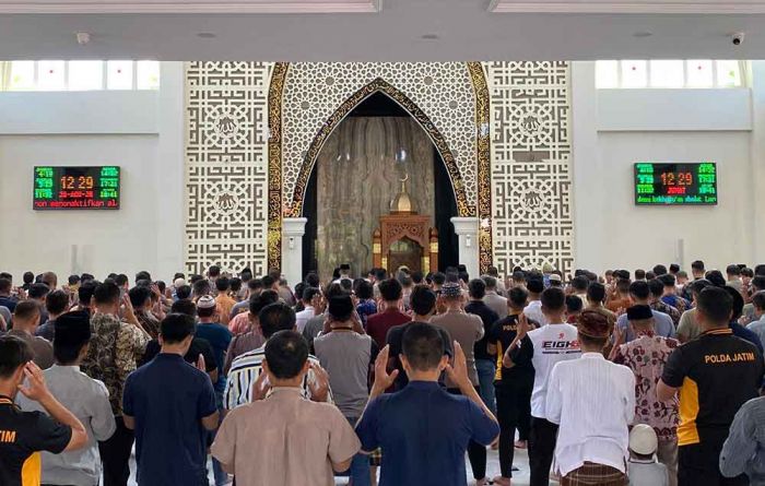 Masjid Al Ikhlas Polresta Sidoarjo Gelar Shalat Ghaib untuk Driver Ojol Masjid Al Ikhlas Polresta Sidoarjo Gelar Shalat Ghaib untuk Driver Ojol