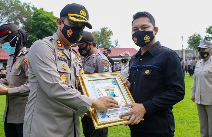 11 Personel Berprestasi di Polres Jombang Terima Penghargaan 11 Personel Berprestasi di Polres Jombang Terima Penghargaan