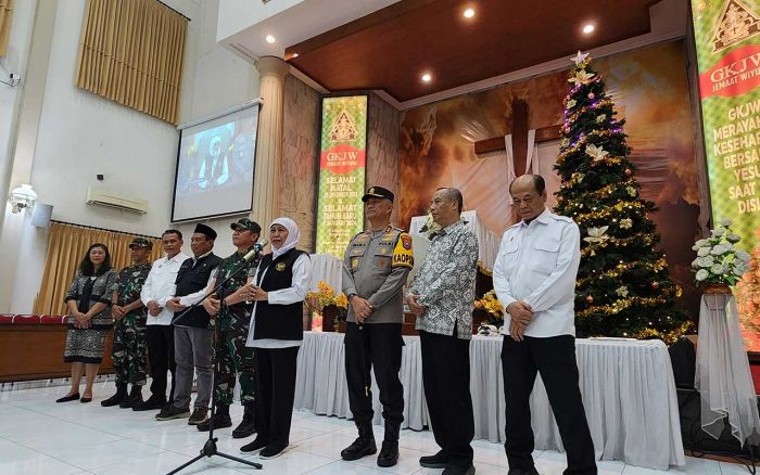 Tinjau Sejumlah Gereja, Khofifah Berharap Natal Berjalan Lancar, Aman, Damai dan Penuh Kasih