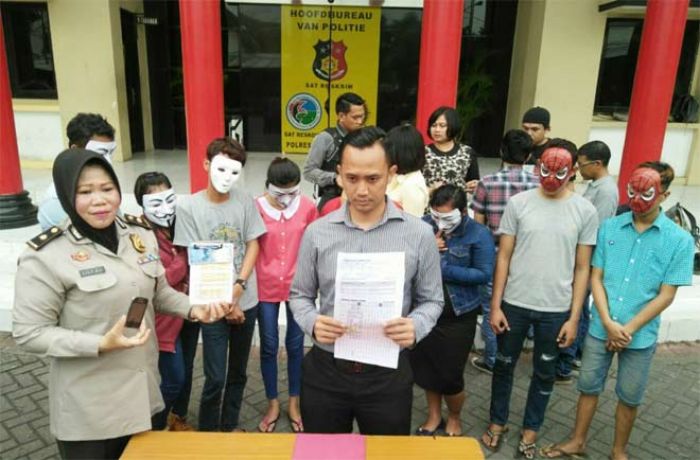 Homestay Rotterdam Surabaya Dijadikan Tempat Esek-esek, Short Time hanya Rp 100 Ribu Homestay Rotterdam Surabaya Dijadikan Tempat Esek-esek, Short Time hanya Rp 100 Ribu