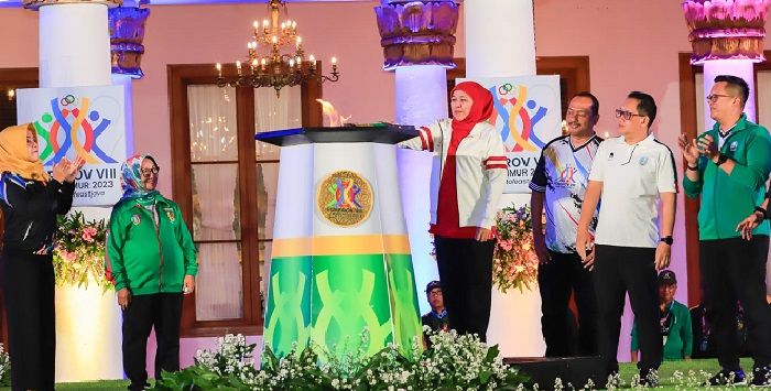 Sambut Api Porprov VIII Jatim di Grahadi, Khofifah: Junjung Tinggi Patriotisme dan Sportivitas Sambut Api Porprov VIII Jatim di Grahadi, Khofifah: Junjung Tinggi Patriotisme dan Sportivitas