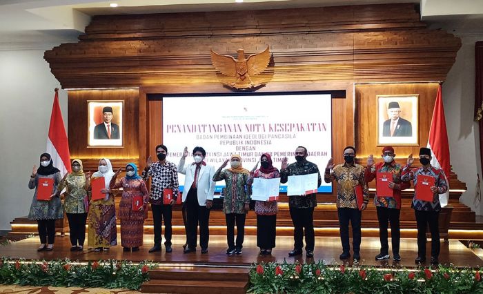 Gubernur Jatim Tegaskan MoU dengan BPIP dan Kepala Daerah Bentuk Komitmen Junjung Ideologi Pancasila Gubernur Jatim Tegaskan MoU dengan BPIP dan Kepala Daerah Bentuk Komitmen Junjung Ideologi Pancasila