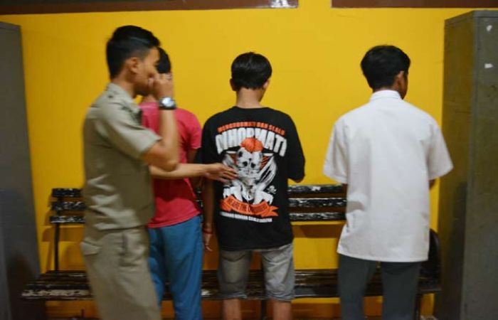 Pesta Miras, 12 Pelajar di Lumajang Diamankan Pesta Miras, 12 Pelajar di Lumajang Diamankan