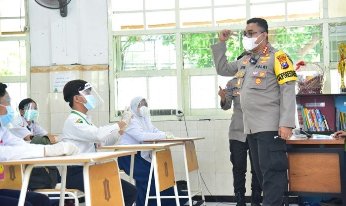 Dukung Simulasi Sekolah Tatap Muka, Kapolrestabes Surabaya Jadi Pemateri di SMPN 1