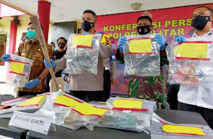 16 CCTV Permudah Polisi Buru Pelaku Pembunuhan Juragan Toko di Blitar 16 CCTV Permudah Polisi Buru Pelaku Pembunuhan Juragan Toko di Blitar