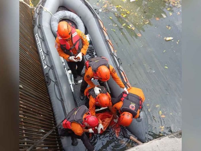 Diduga Tenggelam Hampir 2 Hari, Pengemis Lansia Ditemukan Tewas di Saringan Bozem Baratajaya