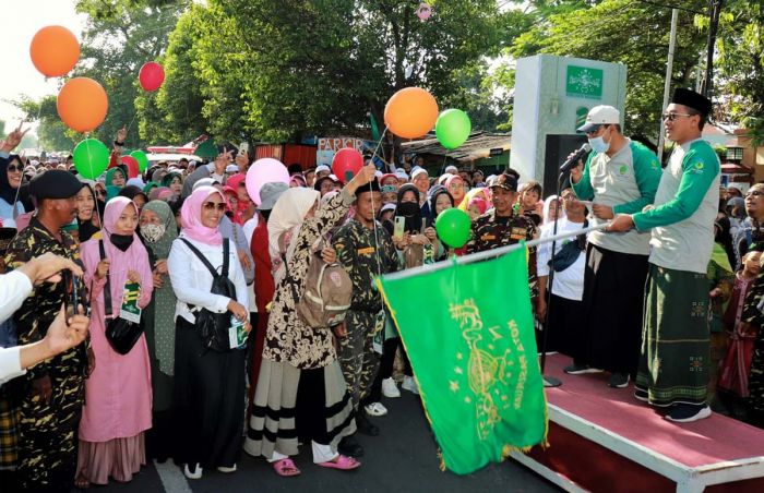 Meriahkan Hari Santri Nasional 2022, Pemkot Pasuruan Gelar Jalan Sehat Pakai Sarung