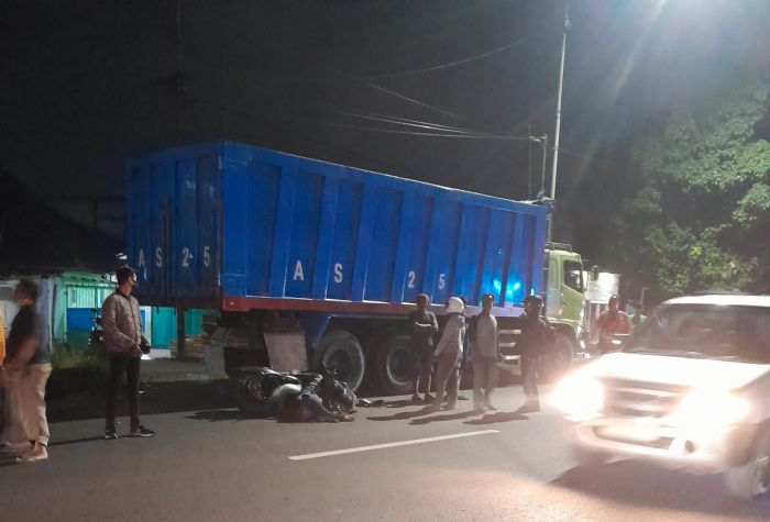Pemotor di Krian Sidoarjo Tewas Usai Hantam Truk yang Sedang Parkir Pemotor di Krian Sidoarjo Tewas Usai Hantam Truk yang Sedang Parkir
