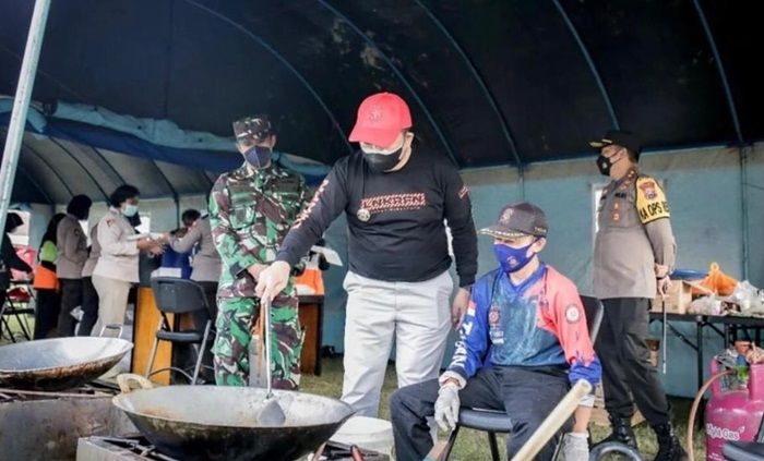 Jamin Kebutuhan Makan bagi Warga Isoman, Pemkab Jember Dirikan Dapur Umum Jamin Kebutuhan Makan bagi Warga Isoman, Pemkab Jember Dirikan Dapur Umum