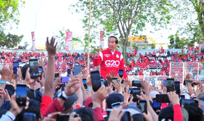Konser Satu Komando SapuLidi di Gelora 10 November Tambaksari Dipersembahkan untuk Jokowi Konser Satu Komando SapuLidi di Gelora 10 November Tambaksari Dipersembahkan untuk Jokowi
