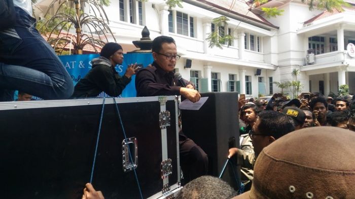 Hari Pertama Menjabat, Wali Kota Malang Didemo Hari Pertama Menjabat, Wali Kota Malang Didemo
