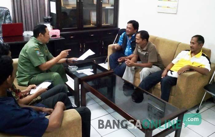 Keluhkan Dampak PT SUB Diwek, Warga Surati DPRD Jombang Ajak Dialog Keluhkan Dampak PT SUB Diwek, Warga Surati DPRD Jombang Ajak Dialog