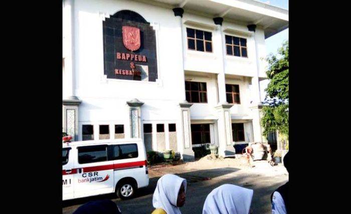 Rusak Lama, Papan Nama Kantor Bappeda dan Kesbangpolinmas Tuban Tidak Diperbaiki Rusak Lama, Papan Nama Kantor Bappeda dan Kesbangpolinmas Tuban Tidak Diperbaiki