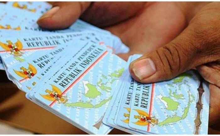 650 Keping KTP-El Ngendon di Dispendukcapil Batu 650 Keping KTP-El Ngendon di Dispendukcapil Batu