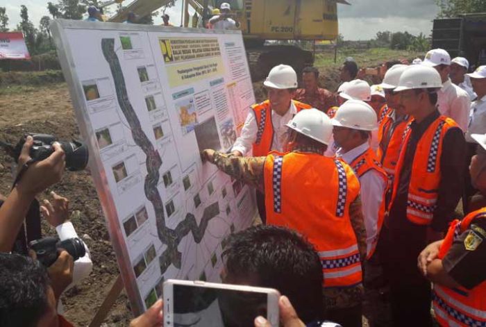 Jadi Penyebab Banjir, Normalisasi Sungai di Sutojayan Rampung 2019 Jadi Penyebab Banjir, Normalisasi Sungai di Sutojayan Rampung 2019