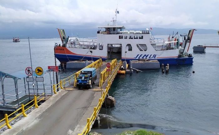 Usai Pelabuhan Ditutup Karena Cuaca Buruk, 28 Kapal Dioperasikan di Penyeberangan Ketapang-Gilimanuk Usai Pelabuhan Ditutup Karena Cuaca Buruk, 28 Kapal Dioperasikan di Penyeberangan Ketapang-Gilimanuk