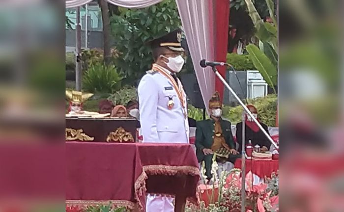HUT ke-77 Kemerdekaan RI, Wakil Wali Kota Batu Pimpin Penurunan Bendera Merah Putih HUT ke-77 Kemerdekaan RI, Wakil Wali Kota Batu Pimpin Penurunan Bendera Merah Putih