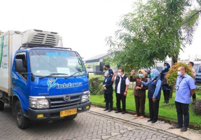 Lepas Pemberangkatan 914.200 Dosis Vaksin Covid-19 Tahap II, Khofifah: Bagi Pelayan Publik Lepas Pemberangkatan 914.200 Dosis Vaksin Covid-19 Tahap II, Khofifah: Bagi Pelayan Publik