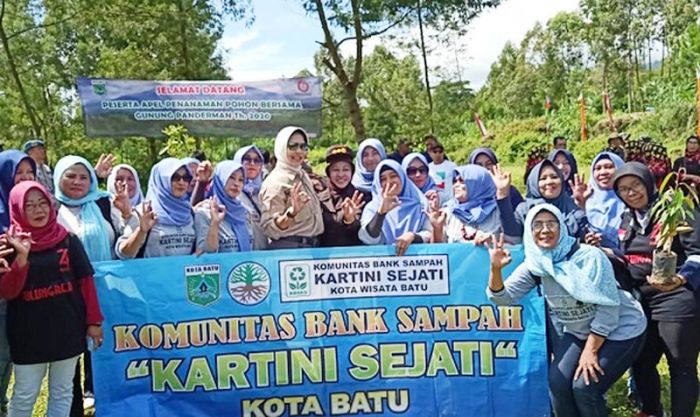 Awali Songgoriti Goes to Clean, Wali Kota Batu Ikuti Aksi Tanam 3.000 Pohon Awali Songgoriti Goes to Clean, Wali Kota Batu Ikuti Aksi Tanam 3.000 Pohon