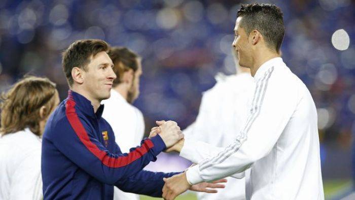 Ronaldo Sesalkan Keputusan Messi Pensiun dari Timnas Ronaldo Sesalkan Keputusan Messi Pensiun dari Timnas
