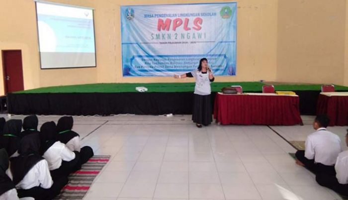 Sosialisasikan Kawasan Bebas Asap Rokok di Sekolah, Dinkes Kunjungi SMKN 2 Ngawi Sosialisasikan Kawasan Bebas Asap Rokok di Sekolah, Dinkes Kunjungi SMKN 2 Ngawi