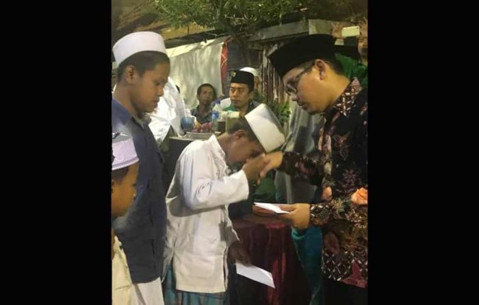Ikuti Jejak Kiai Asep yang Dermawan, Gus Habib Santuni Du’afa dan Anak Yatim Ikuti Jejak Kiai Asep yang Dermawan, Gus Habib Santuni Du’afa dan Anak Yatim