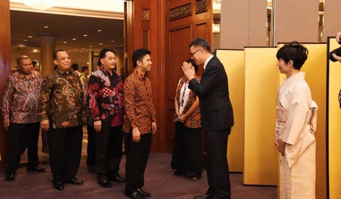Wagub Emil Beri Ucapan Selamat Ulang Tahun kepada Kaisar Jepang Naruhito Wagub Emil Beri Ucapan Selamat Ulang Tahun kepada Kaisar Jepang Naruhito