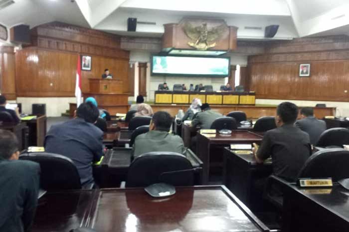 Bupati Tuban Sampaikan Rancangan LKPj Tahun 2017 di depan Anggota Dewan